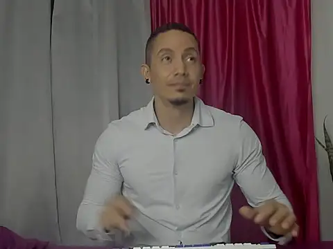 Snapshot of Alex_motta chatting on January 1, 2025, 7:09 am Alex motta online show from January 1, 2025, 7:09 am