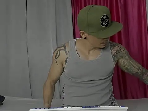 Snapshot of Alex_motta chatting on January 2, 2025, 12:55 am Alex motta online show from January 2, 2025, 12:55 am