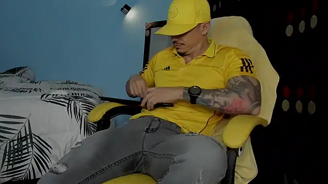 Snapshot of Alex_motta chatting on October 11, 2025, 4:01 am Alex motta online show from October 11, 2025, 4:01 am