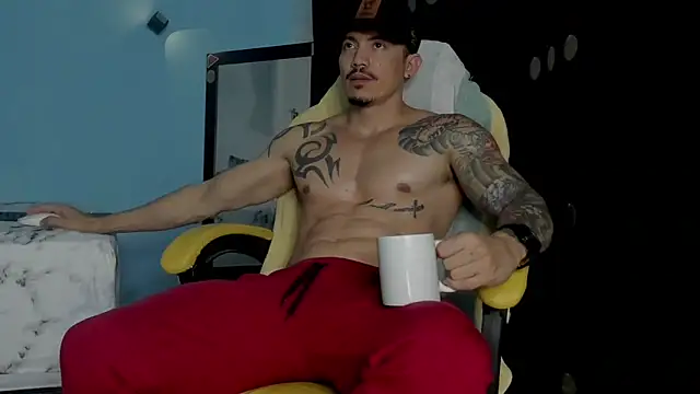 Snapshot of Alex_motta chatting on October 21, 2025, 6:36 am Alex motta online show from October 21, 2025, 6:36 am