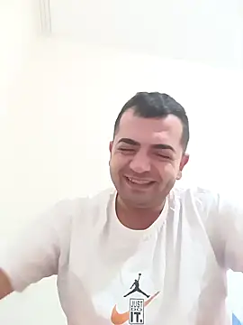 Snapshot of cshn001 chatting on January 1, 2025, 7:43 pm cshn001 online show from January 1, 2025, 7:43 pm