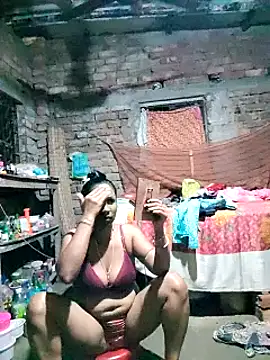 Hotty-dola online show from February 23, 2025, 4:57 pm