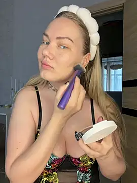 LianaCruz   online show from April 20, 2026, 4:37 am