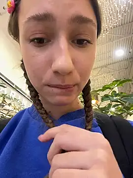 Lia  Love online show from December 8, 2024, 1:14 pm