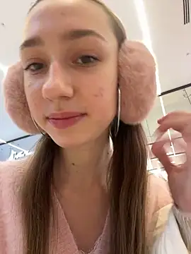 Lia  Love online show from December 25, 2024, 11:54 am