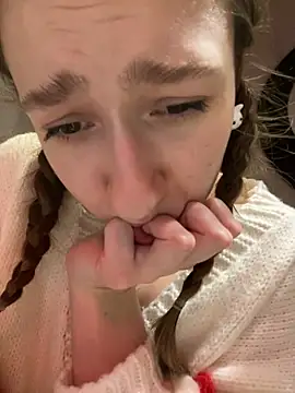 Lia  Love online show from January 31, 2025, 12:18 pm