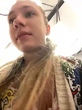 Lia  Love online show from March 11, 2025, 9:13 am