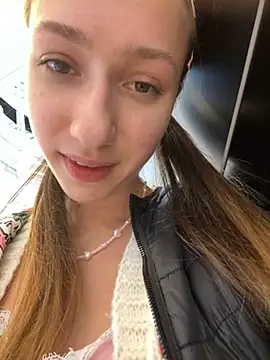 Lia  Love online show from March 11, 2025, 12:17 pm