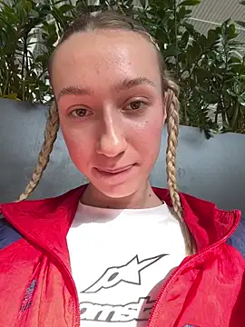 Lia  Love online show from September 9, 2025, 12:15 pm