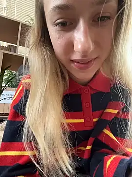 Lia  Love online show from October 7, 2025, 12:13 pm