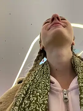 Lia  Love online show from October 13, 2025, 12:05 pm