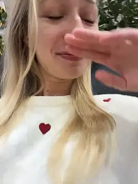 Lia  Love online show from November 24, 2025, 12:05 pm