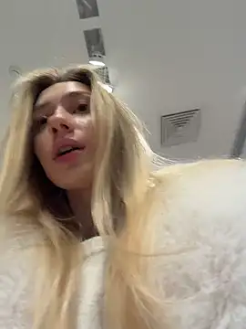 Lia  Love online show from January 9, 2026, 1:14 pm