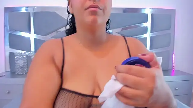 Tiffanymiller00 online show from December 4, 2024, 12:58 pm