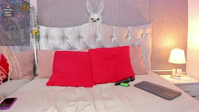 GABYTAYLOR  online show from September 16, 2025, 1:34 pm