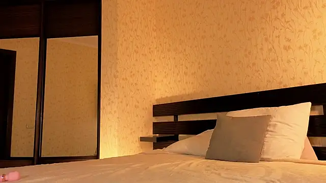 Sweet Paradox online show from December 2, 2025, 1:22 am