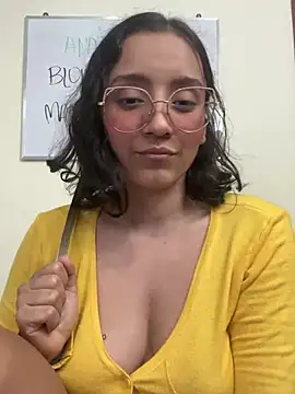 Snapshot of Kay_LustyWife chatting on March 7, 2025, 1:20 am Kay LustyWife online show from March 7, 2025, 1:20 am
