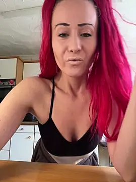 Snapshot of SweetSolez chatting on December 16, 2025, 11:37 am SweetSolez online show from December 16, 2025, 11:37 am