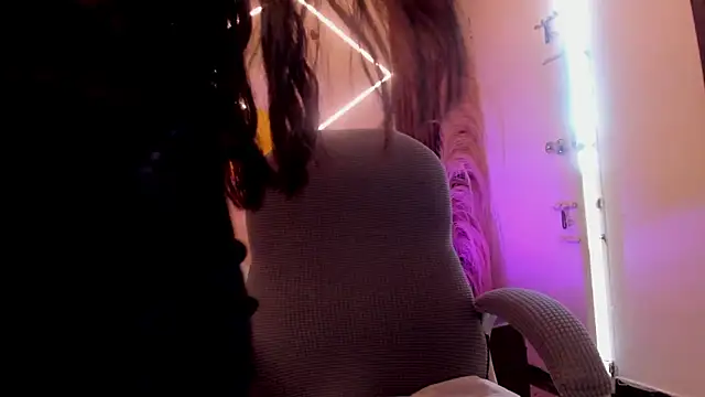 lunaalynch online show from March 31, 2026, 9:37 pm