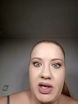 Snapshot of angelcurvy chatting on November 7, 2025, 6:08 pm angelcurvy online show from November 7, 2025, 6:08 pm