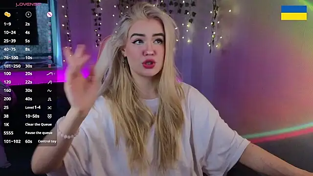 RedVelveten online show from September 27, 2025, 5:34 am