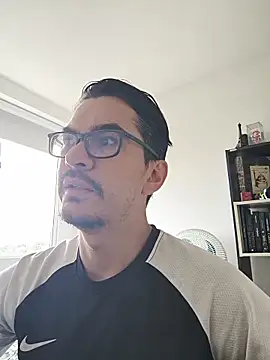 Snapshot of Cam_Sorrento chatting on April 17, 2026, 2:09 pm Cam Sorrento online show from April 17, 2026, 2:09 pm