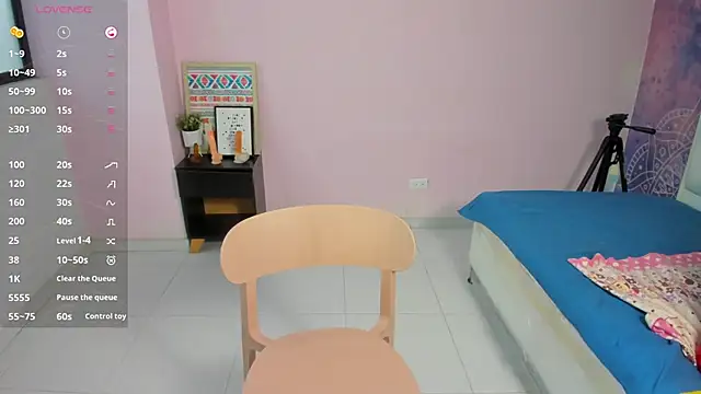 lauren rios7 online show from October 3, 2025, 7:33 pm