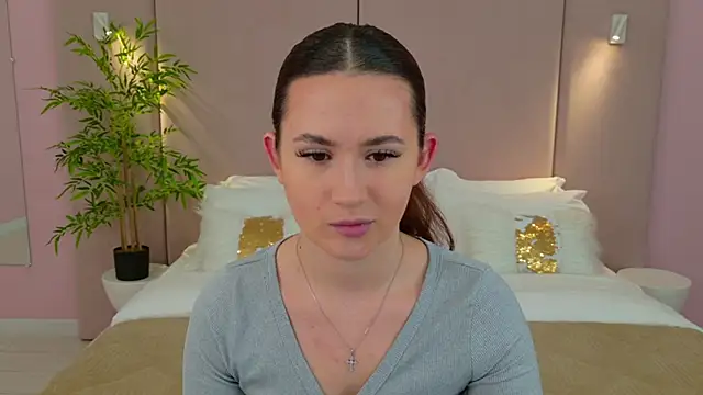 milaleoneli online show from March 2, 2025, 12:32 pm