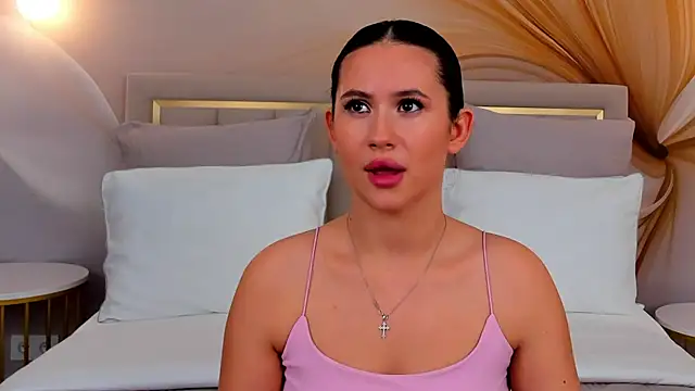 milaleoneli online show from September 14, 2025, 3:11 pm