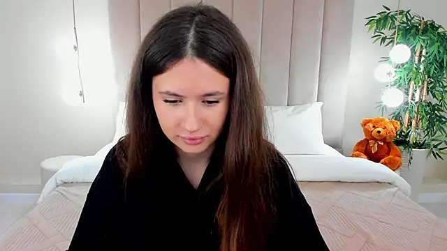 milaleoneli online show from November 9, 2025, 2:54 am