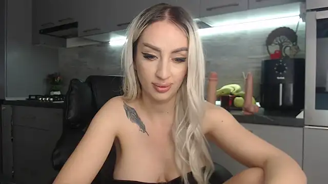 Snapshot of queenzoora chatting on May 21, 2026, 10:06 pm queenzoora online show from May 21, 2026, 10:06 pm