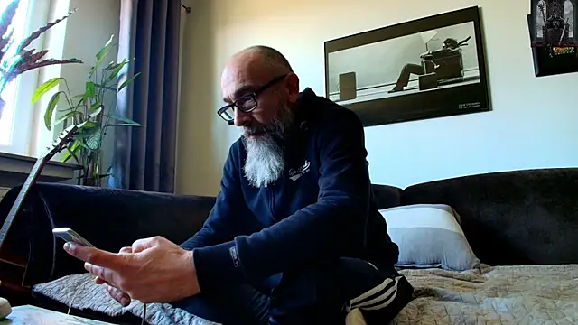 Kingsscepter online show from March 19, 2025, 1:51 pm