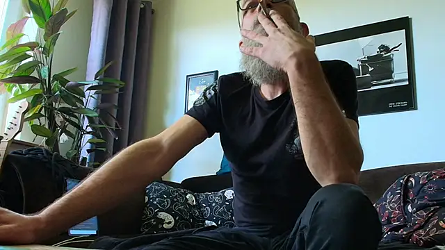 Kingsscepter online show from April 14, 2026, 3:29 pm