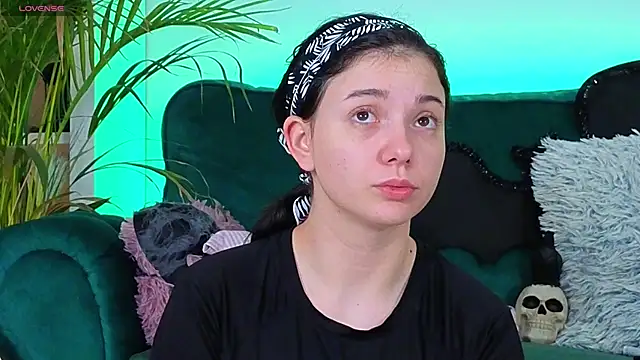 AveryWillow online show from November 1, 2025, 4:58 am