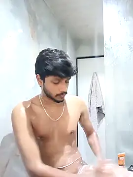 skinnyyyyyyyyy online show from May 13, 2026, 4:32 am