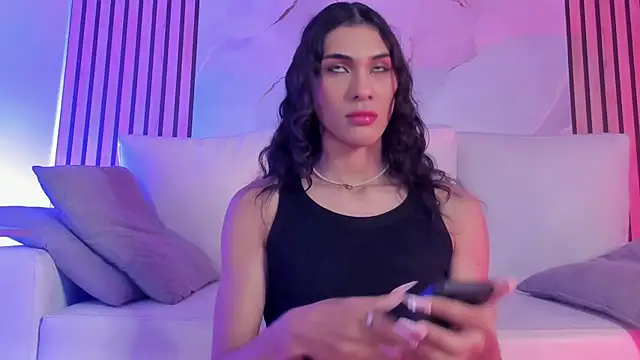 MiaCavallii  online show from September 27, 2025, 3:55 am