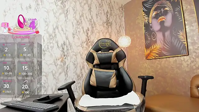 Selenecollins online show from March 19, 2025, 12:45 pm