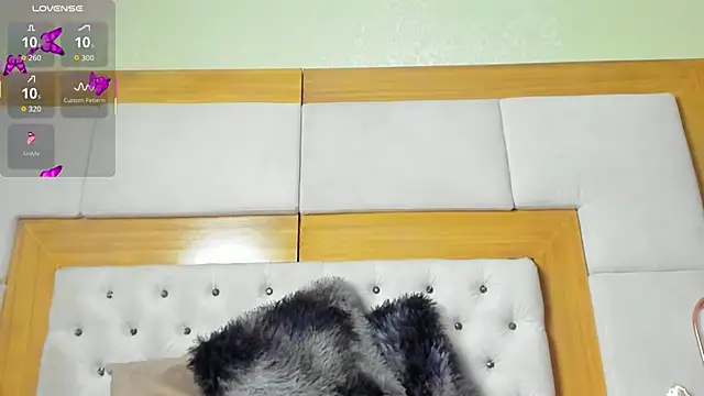 Selenecollins online show from November 3, 2025, 3:13 pm