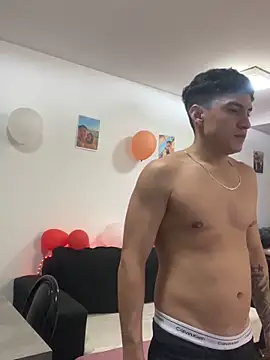 LCarreraa online show from April 19, 2026, 1:16 am