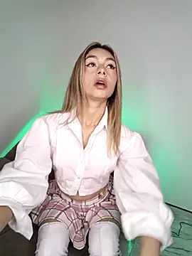 Snapshot of Karolgood3 chatting on November 8, 2025, 8:29 pm Karolgood3 online show from November 8, 2025, 8:29 pm