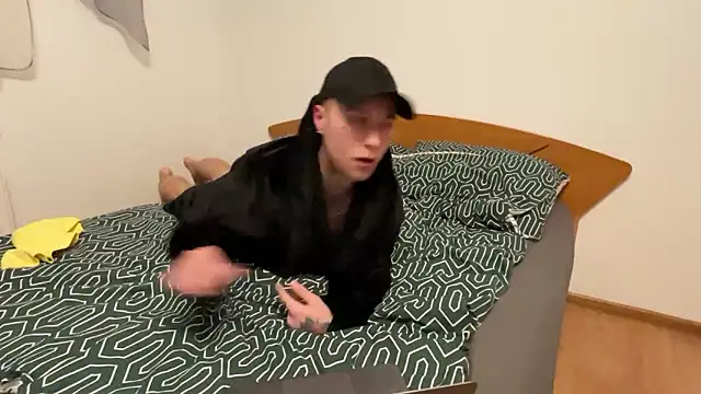 Antik online show from February 12, 2025, 11:30 pm