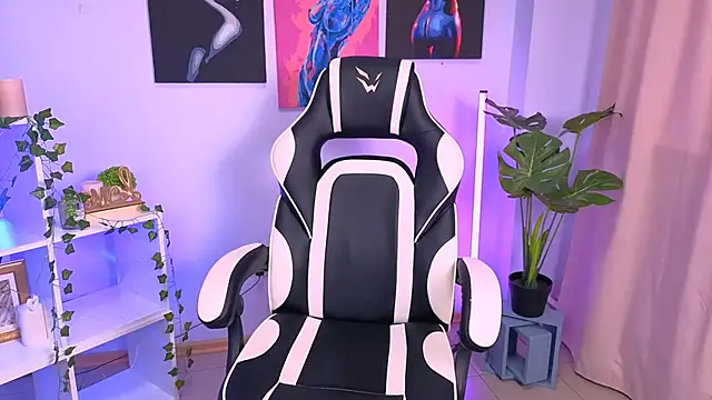 EmmaKeam online show from October 9, 2025, 5:49 am