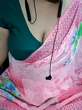 Snapshot of Yours_Radika chatting on December 27, 2024, 4:43 pm Yours Radika online show from December 27, 2024, 4:43 pm