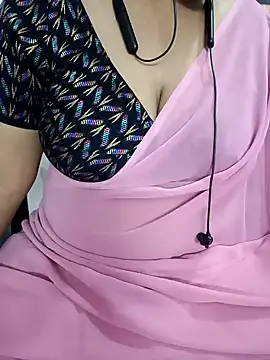 Snapshot of Yours_Radika chatting on January 8, 2025, 5:48 pm Yours Radika online show from January 8, 2025, 5:48 pm