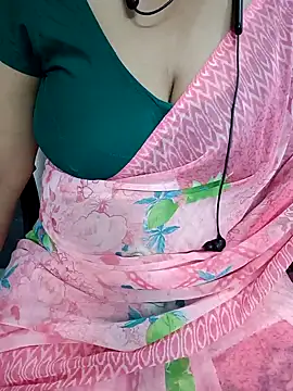 Snapshot of Yours_Radika chatting on January 21, 2025, 4:48 pm Yours Radika online show from January 21, 2025, 4:48 pm