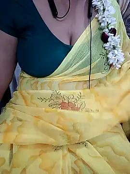 Snapshot of Yours_Radika chatting on January 29, 2025, 5:35 pm Yours Radika online show from January 29, 2025, 5:35 pm