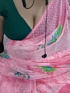 Snapshot of Yours_Radika chatting on February 19, 2025, 6:10 pm Yours Radika online show from February 19, 2025, 6:10 pm