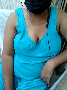 Snapshot of Yours_Radika chatting on February 22, 2025, 8:09 pm Yours Radika online show from February 22, 2025, 8:09 pm