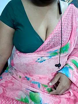 Snapshot of Yours_Radika chatting on March 4, 2025, 5:24 pm Yours Radika online show from March 4, 2025, 5:24 pm