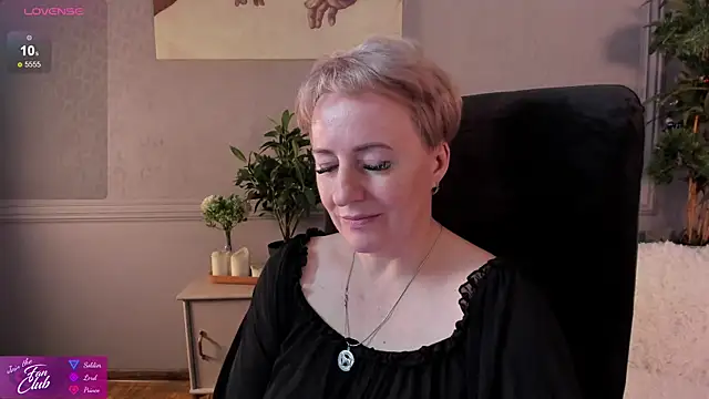 Nika Smit online show from December 14, 2024, 3:04 pm